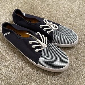 Size 6 Women’s Navy and White Vans